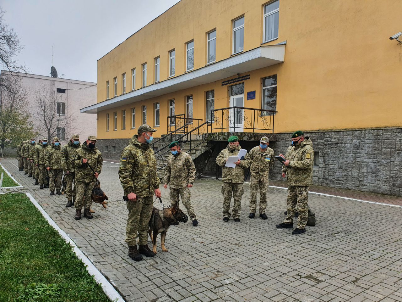 У Чопський прикордонний загін прибуло поповнення строковиків-кінологів (ФОТО)