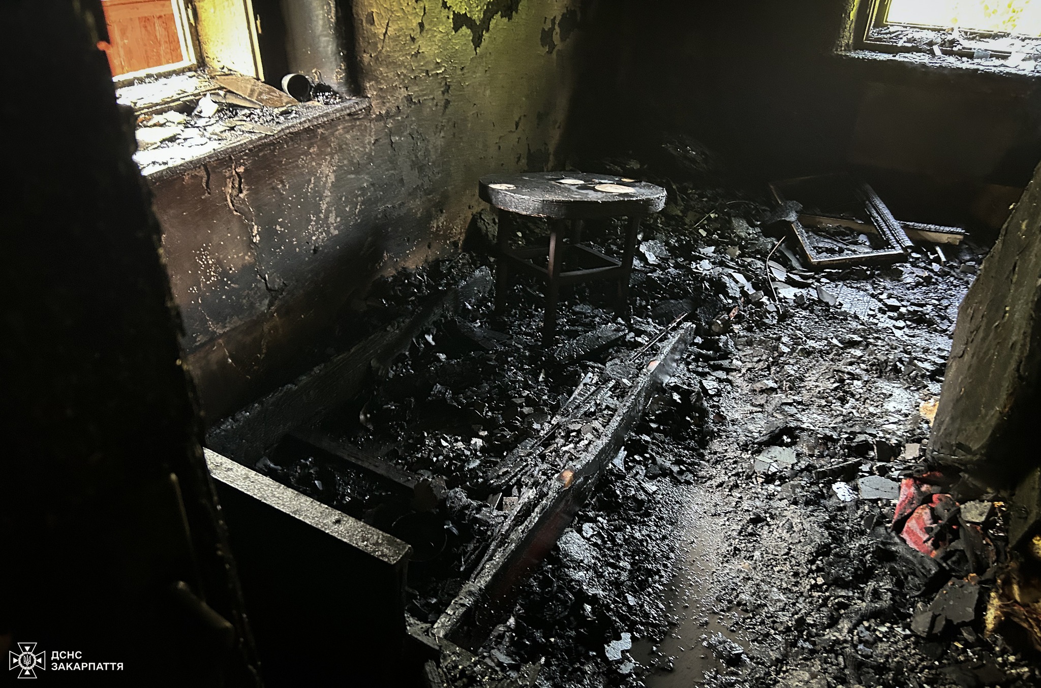 У Дерцені на Мукачівщині під час пожежі загинув 46-річний чоловік (ФОТО)