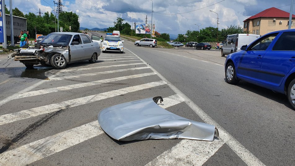 У Мукачеві зіткнулися ВАЗ і Skoda (ФОТО)